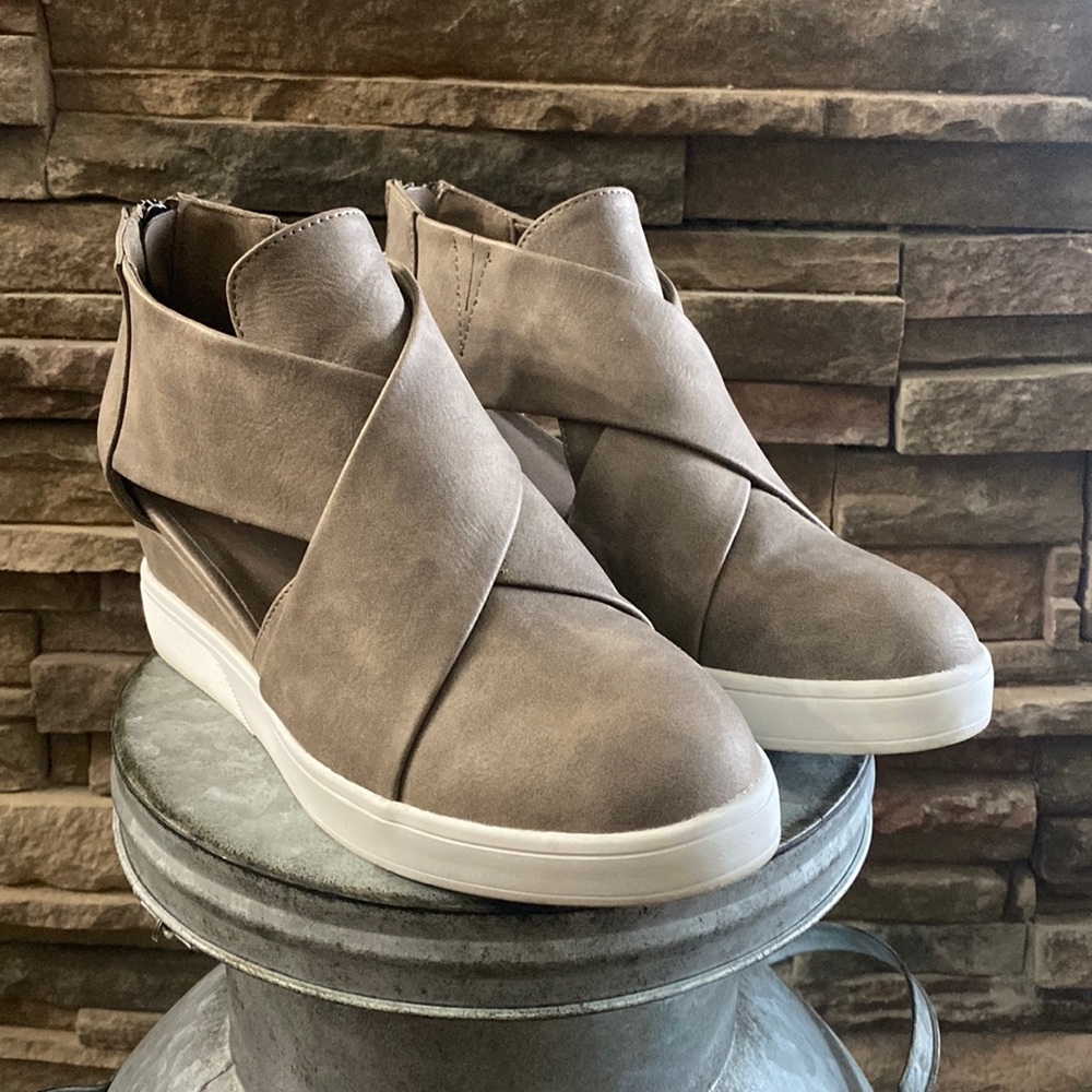 Journee Taupe Platform Sneakers Size 9